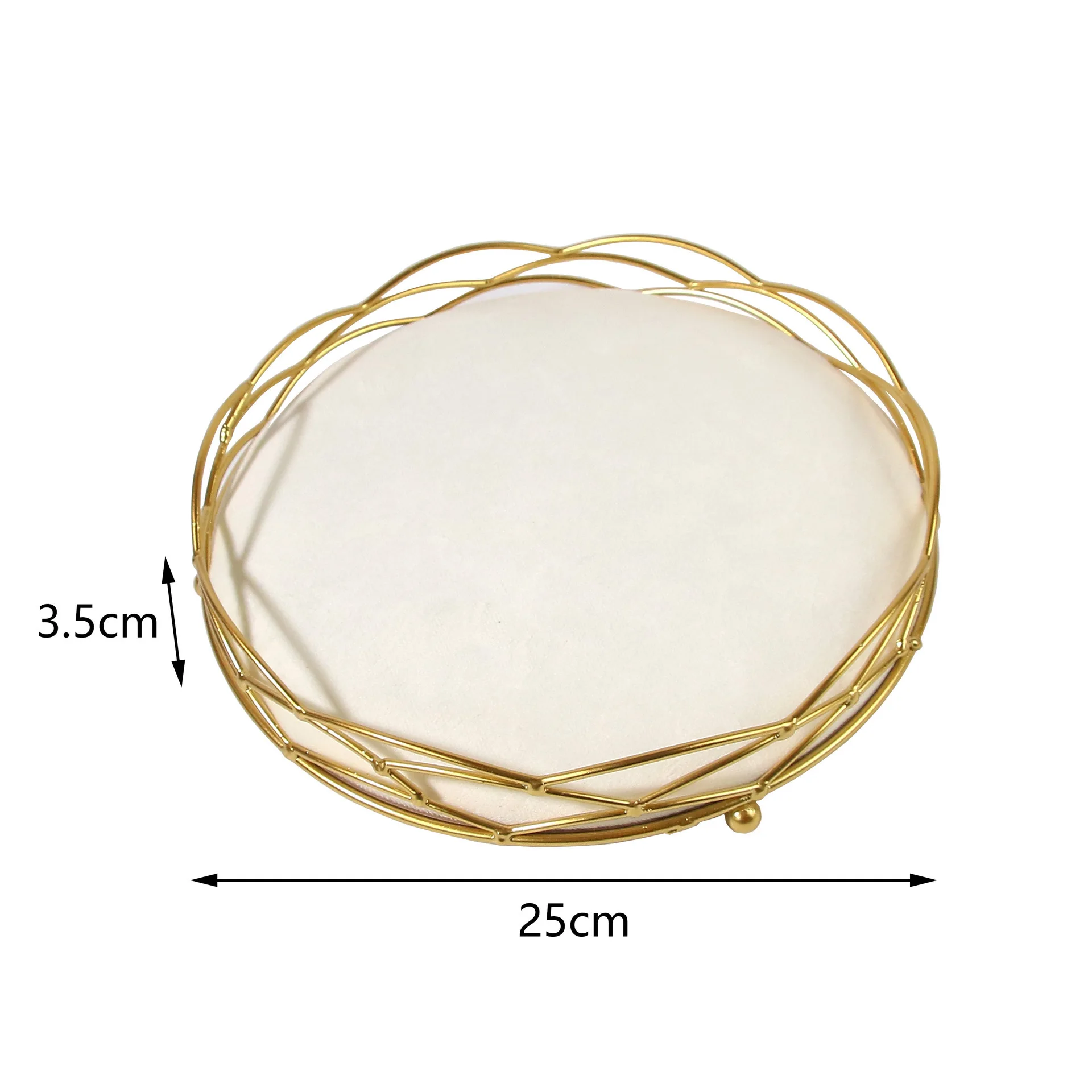 Kreative Kombination mit Schmuck regal Metall beige Wildleder Schmuck Ring Halskette Armband Anhänger Fenster Shooting Requisiten