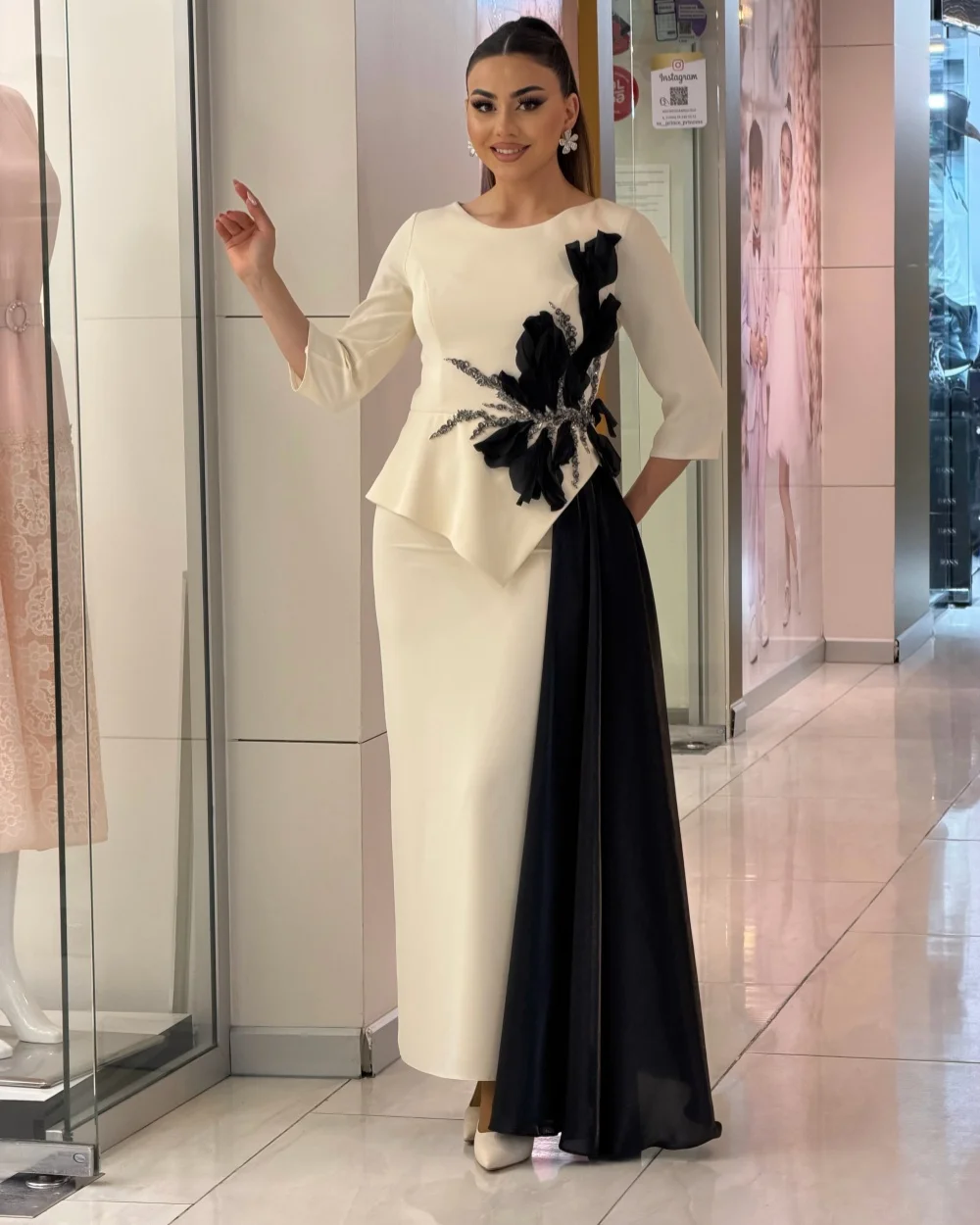 Maßgeschneiderte elegante Damen-Abendkleider aus Jersey mit handgefertigten Blumenperlen, gerade geschnittene Abendkleider, klassische knöchellange Kleider mit O-Ausschnitt, Partykleider