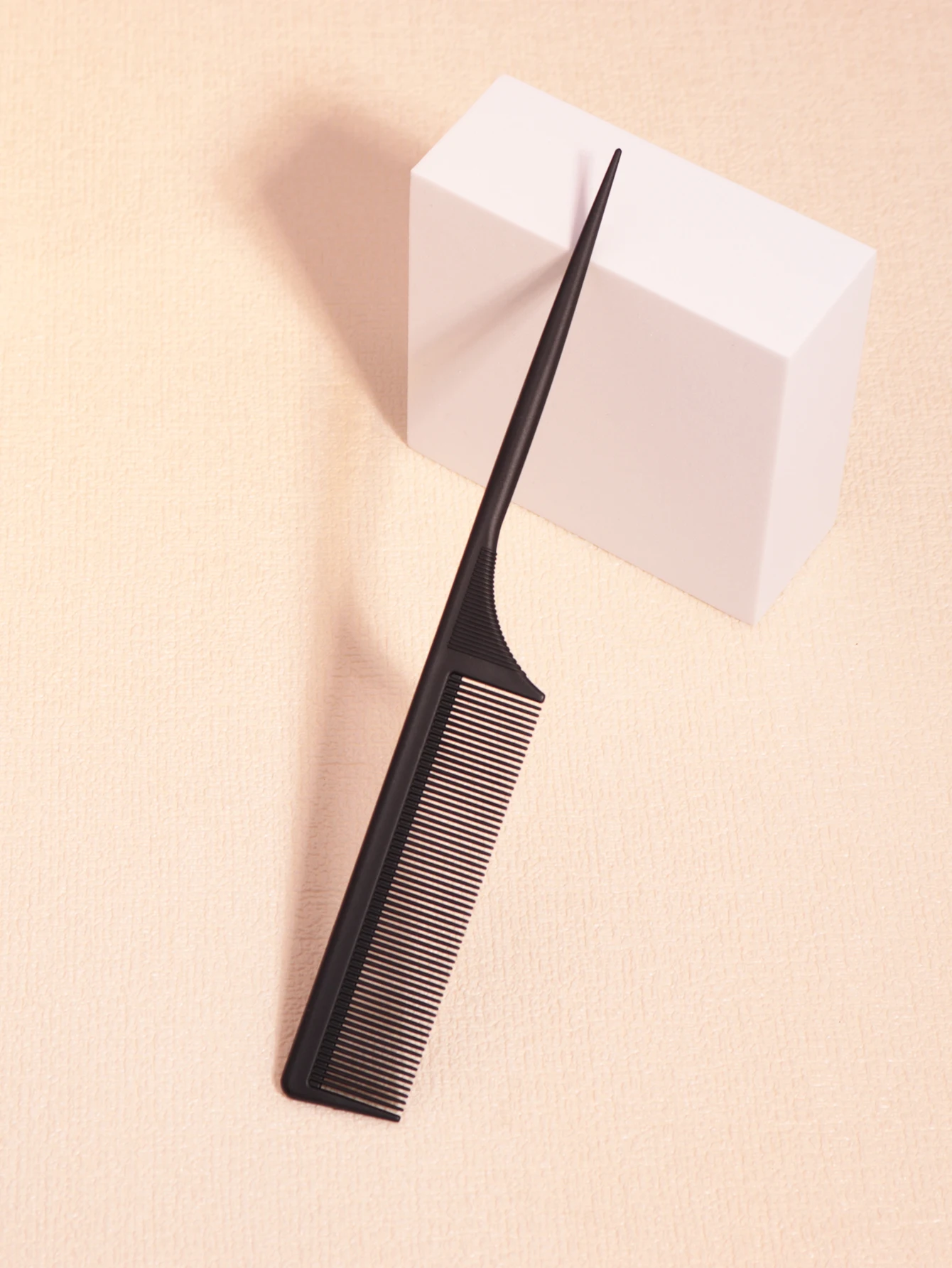 1pcs Plastic Thickened Heat-Resistant Pointed Ponytail with Dense Teeth Design Comb Hair Styling Comb Special for Real Hair Wigs