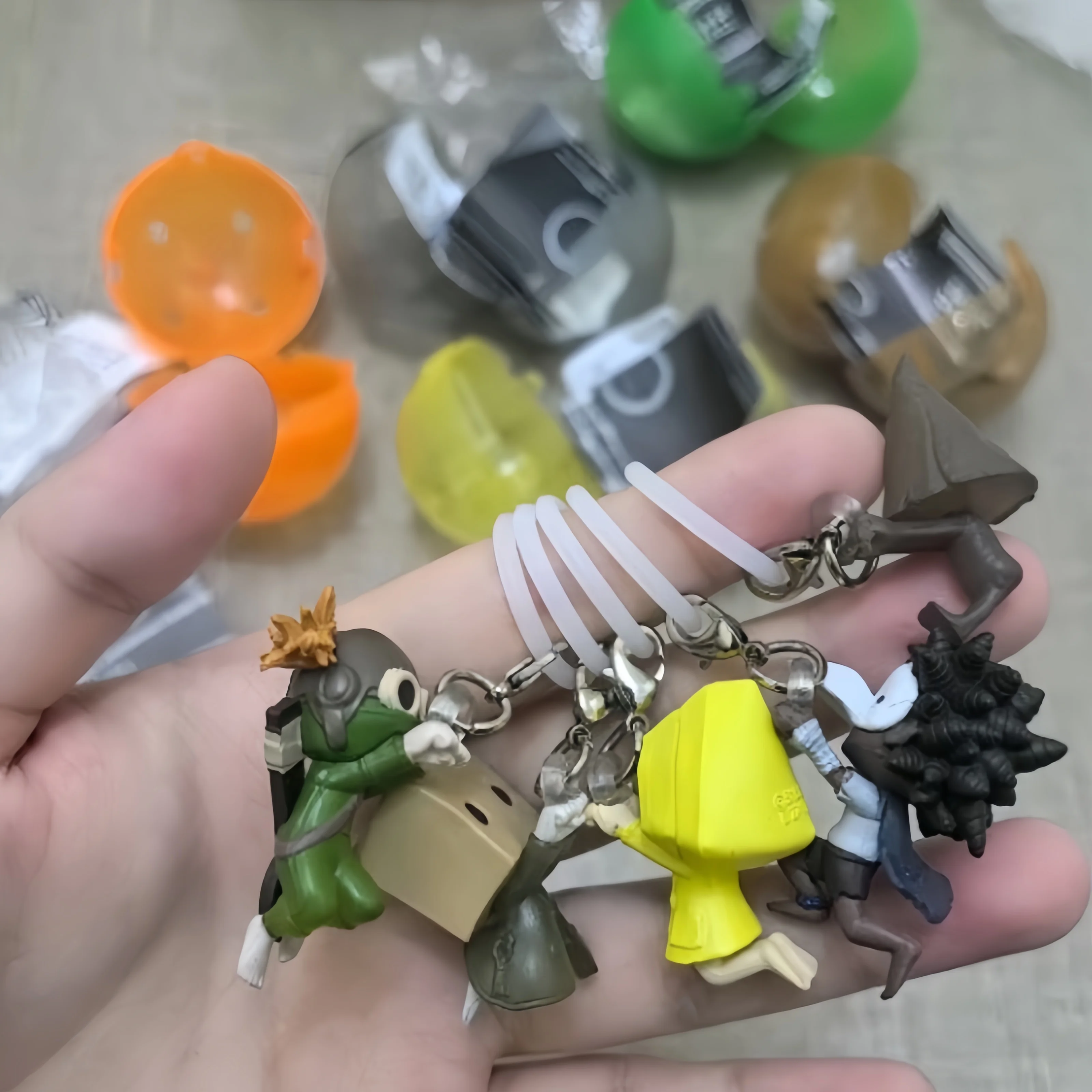 

Подвеска-брелок Bandai Little Nightmares: персонажи игры, мини-фигурки Six, Nom, Mono, Xiao Luo, Xiao Ji, куклы, зонтики, подвески-брелоки