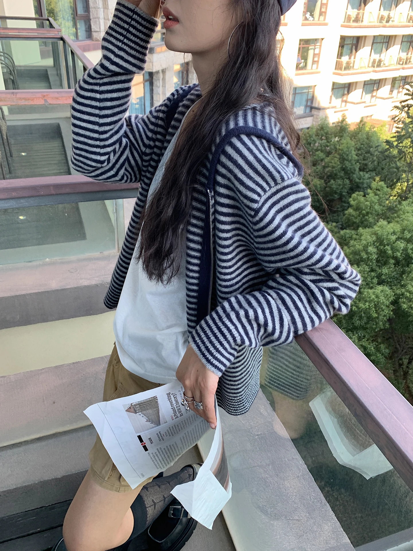 

Soloki Korean Sle Full Wool Soft Thi College Stripe Hood Double Zipper Knitted Sweater Cardigan Outerwear Women's Faion