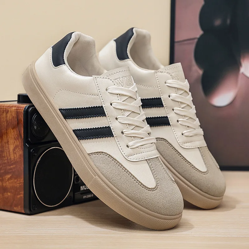 أحذية رياضية رجالية 2025 ربيع جديد فاخر بدون كعب مسطح مريح سهل الارتداء أحذية رياضية ناعمة خفيفة الوزن للاستخدام الخارجي للرجال