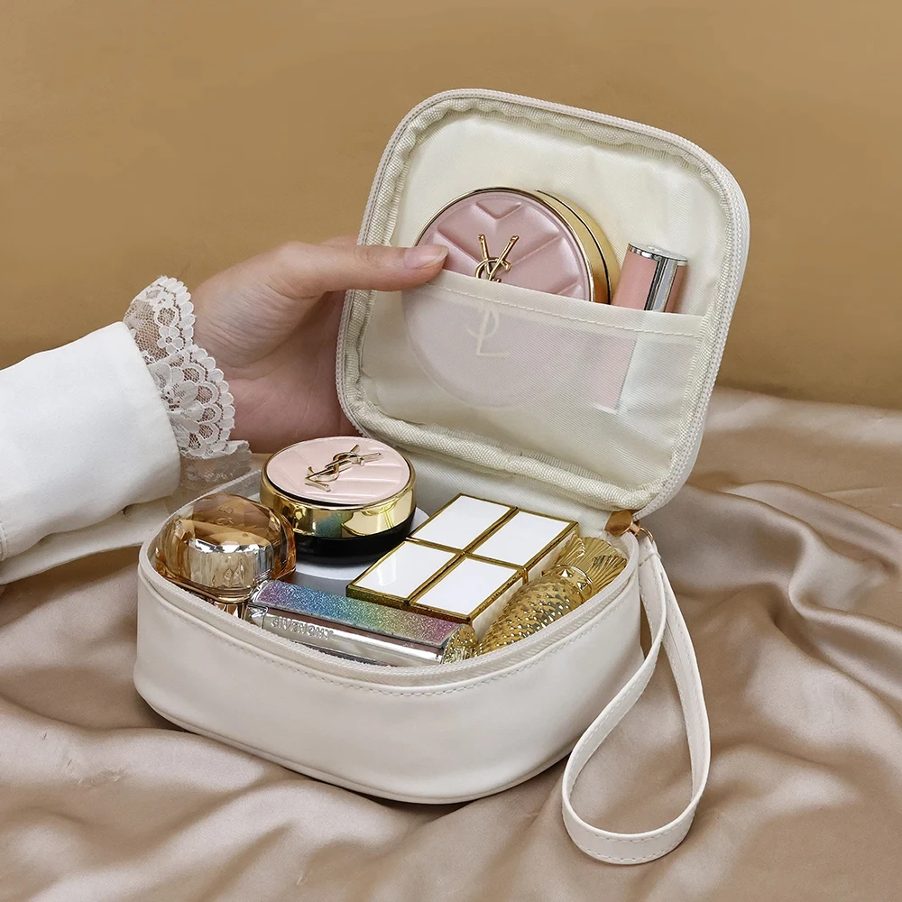 Semplice borsa portaoggetti per assorbenti igienici in PU Borsa portatile per donna Tote cosmetica per assorbenti igienici Custodia per rossetto