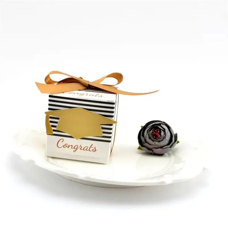 

Creative Doctor Cap Candy Boxes Wedding Cover Box Black and White Stripes Promotion Graduation Anniversary Party Gift Box