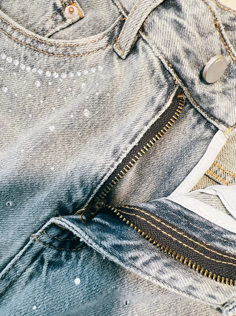 กางเกงยีนส์เดนิมเอวสูงทรงตรงสไตล์เรโทร แต่งเพชร สีน้ำเงินฟอก สำหรับผู้หญิง คอลเลคชั่นใหม่ ฤดูใบไม้ผลิ 2024