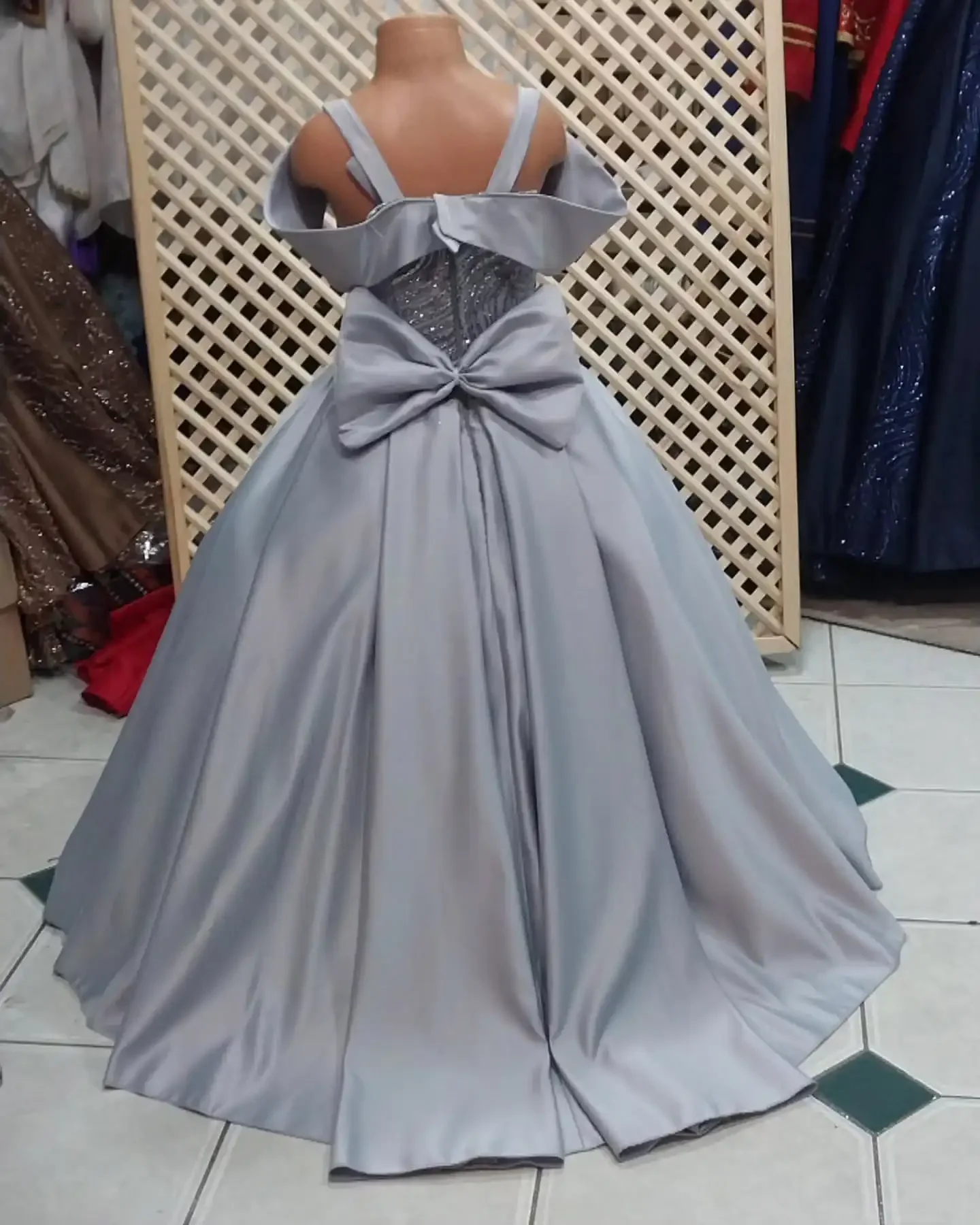 فستان فتاة الزهور من الساتان لحفلات الزفاف مطرز للأطفال مناسبة خاصة لفستان المسابقة للفتيات الصغيرات