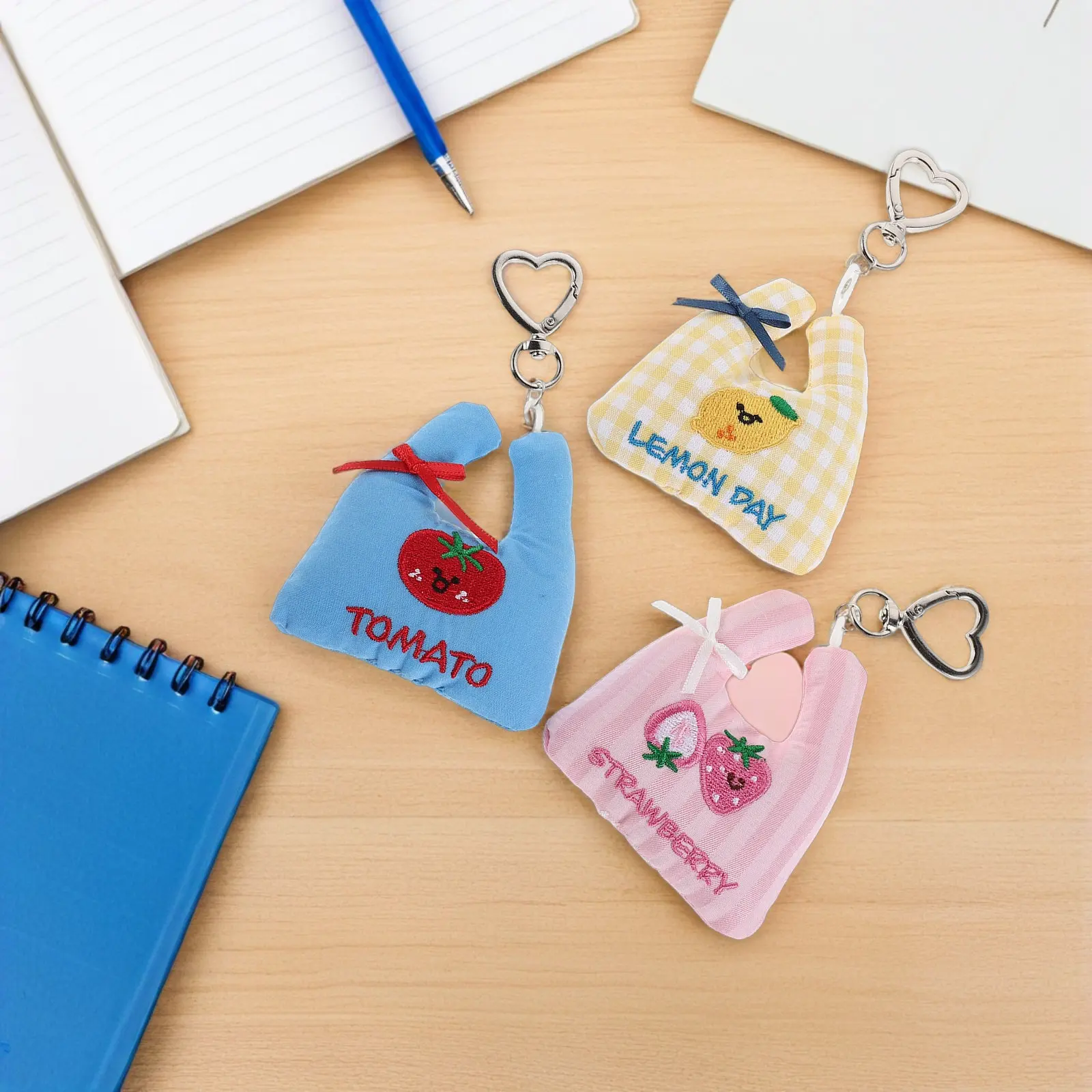 

Набор из 3 милых брелоков-фруктов в виде мягких игрушек для сумок, мини-кошельков, сумок-тоут, декоративные подвески-клипсы, аксессуары, милые украшения для сумок