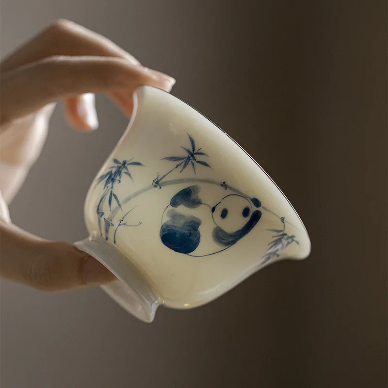 

Literati hand painted blue and white covered bowls, high legged household tea making bowls, underglaze colored kung fu tea sets,