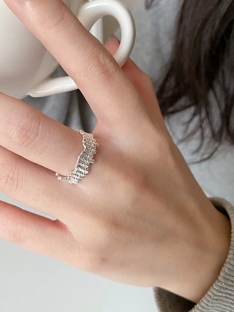 Sterling Silber schlichtes Design Textur unregelmäßiger Ring weiblicher kalter Windring