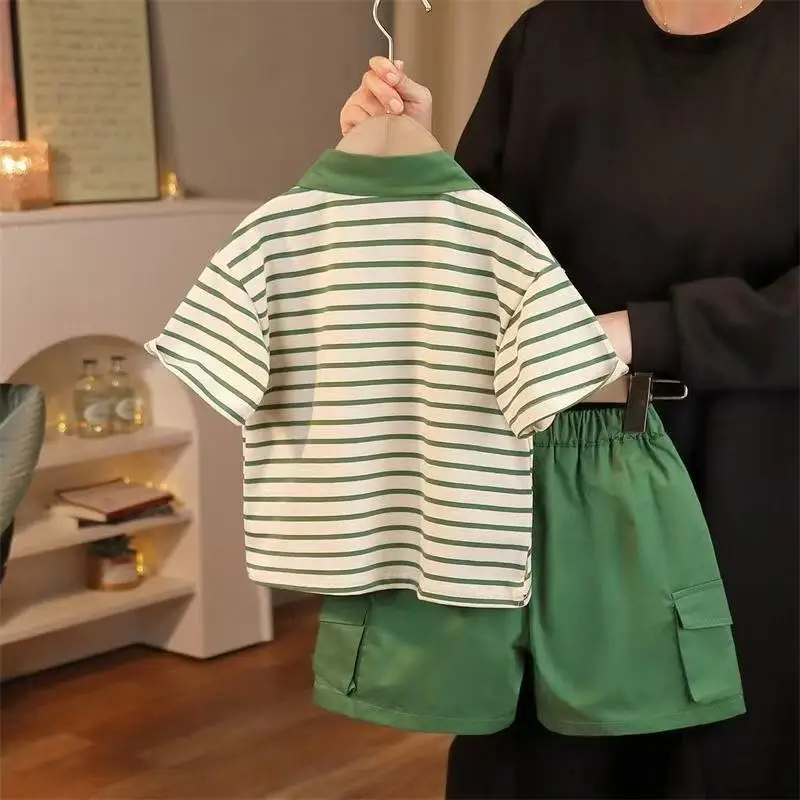 

Kids Summer Outfit Set Green Striped Knitted Short Sleeve Top And Casual Shorts Two-Piece Set for Boys And Girls Fashionable