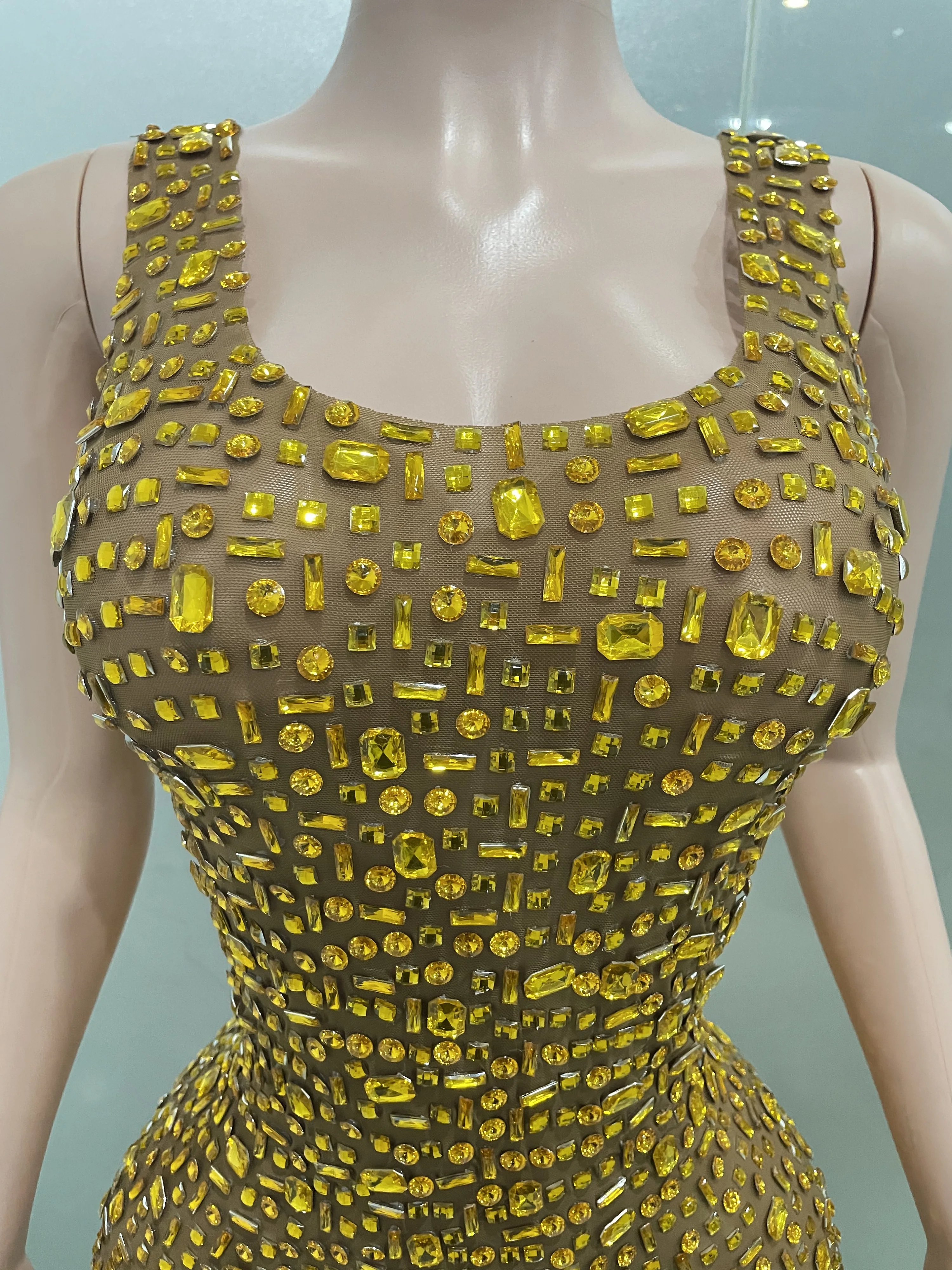 Luksusowa, błyszcząca, złota sukienka mini z dżetami, seksowna, damska, wieczorowa, kostium na występ, do baru, klubu nocnego, dla piosenkarki, tancerki, strój sceniczny.
