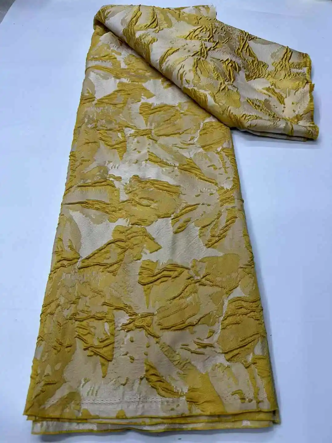 Оптовая продажа, нигерийская парчовая кружевная ткань 2025, высококачественная африканская жаккардовая позолоченная кружевная ткань для шитья, роскошное вечернее платье миди