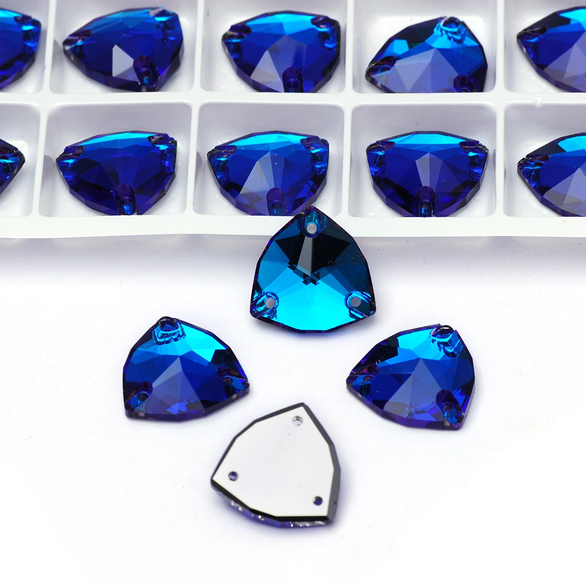 PUBRILEX Bermuda Blaue Abgeschrägte Strasssteine Flache Kristalle in Verschiedenen Formen zum Aufnähen für DIY-Kleidungsstücke und Nähdekorationen – Detail 4