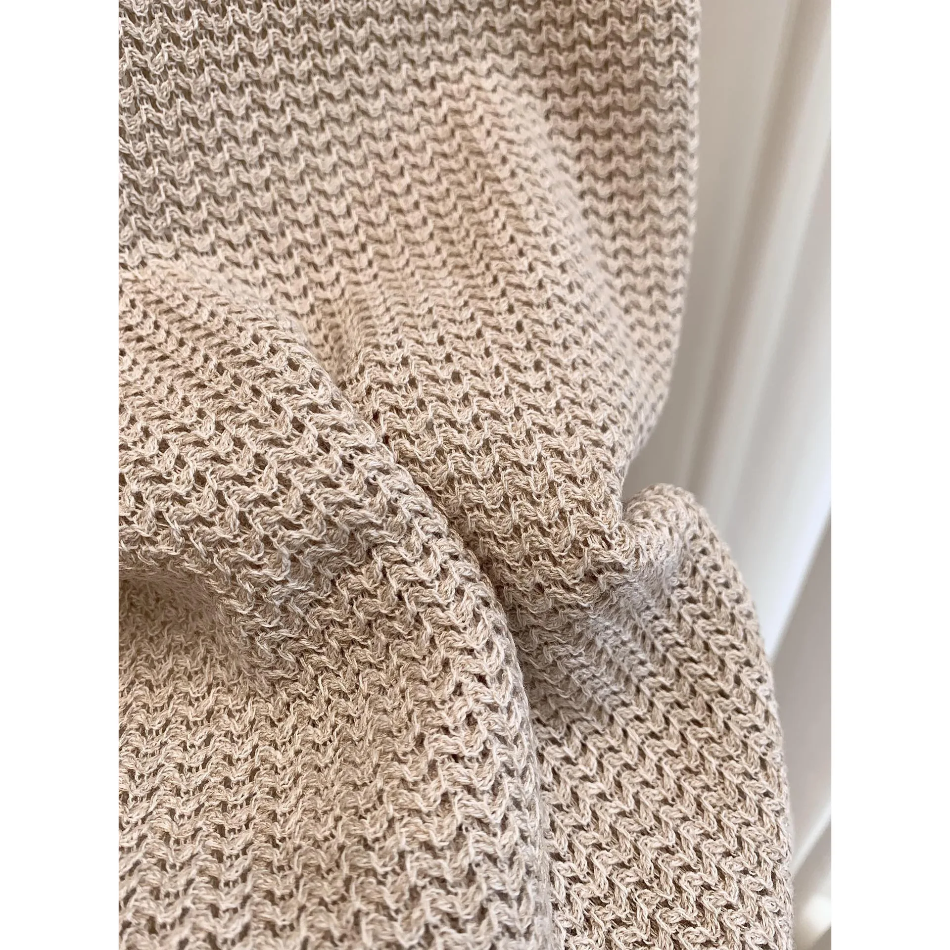 سترة محبوكة مجوفة صيفية منسوجة لعام 2025 سترة نسائية فضفاضة للتخسيس ورقبة دائرية بدون أكمام