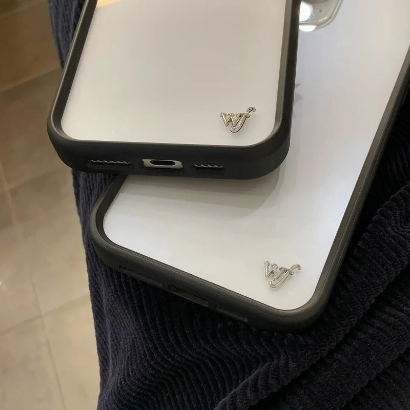 حافظة هاتف شفافة على شكل زهرة برية لهاتف آيفون 12 13 14 15 16 17 Pro Max Plus Air 17pro حافظة عصرية بعلامات معدنية WF