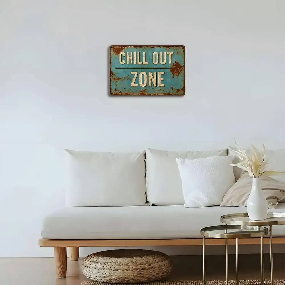 علامة معدنية "Chill Out Zone" - 20.32 × 30.48 سم ديكور عتيق متعثر لمساحات الاسترخاء