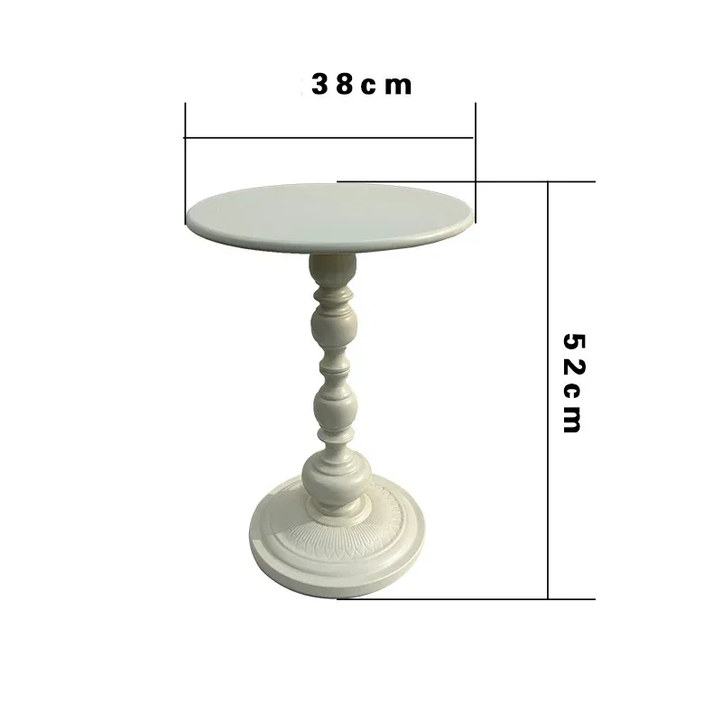 Table basse de style américain, côté lit, balcon, petit salon, minimaliste, canapé assressenti, côté fer, vintage, rond