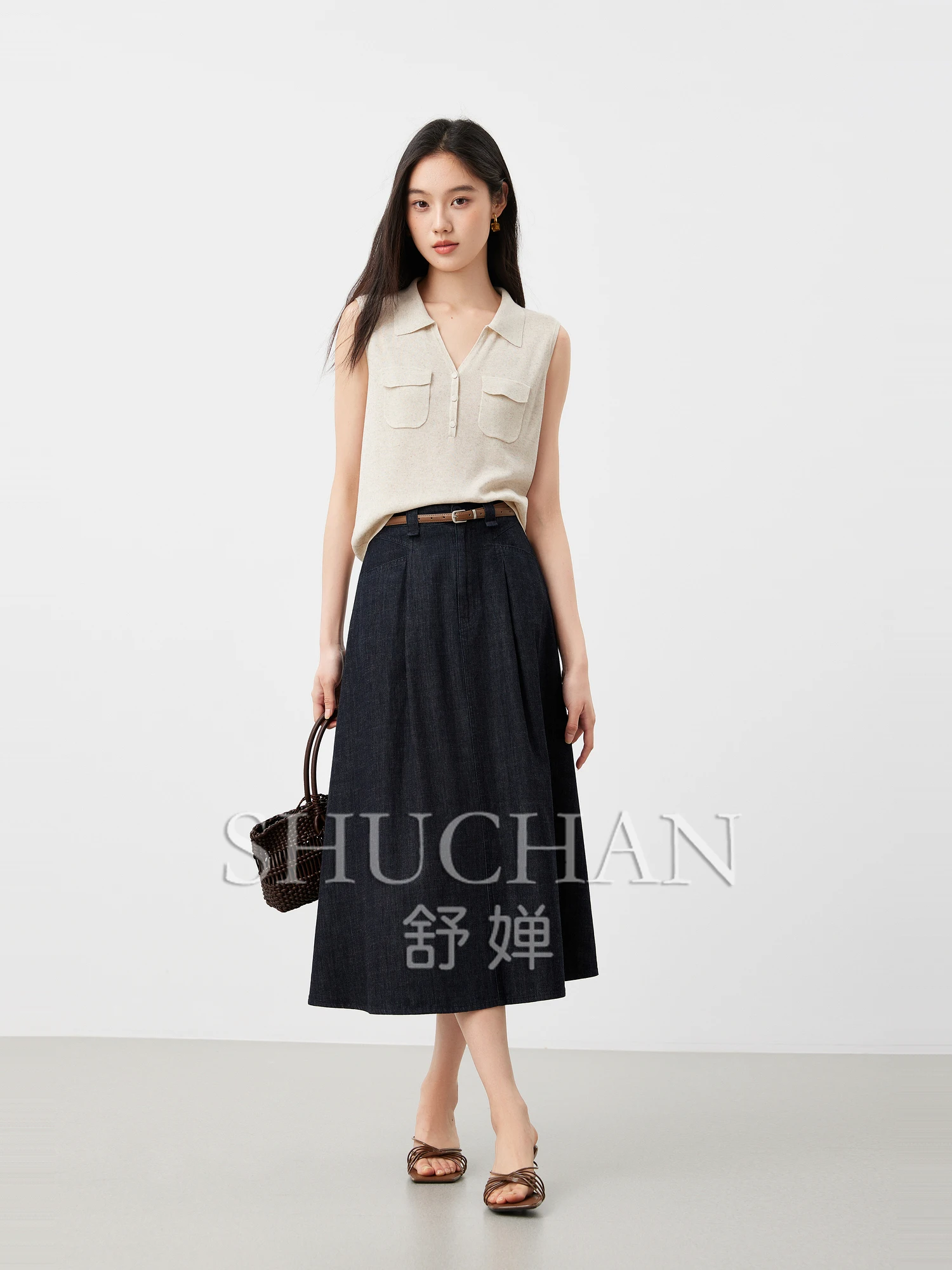 Stadtliterarisches und künstlerisches Pendeln, ausgestattet mit Retro-Gürteln, vielseitiger A-förmiger Rock mit hoher Taille