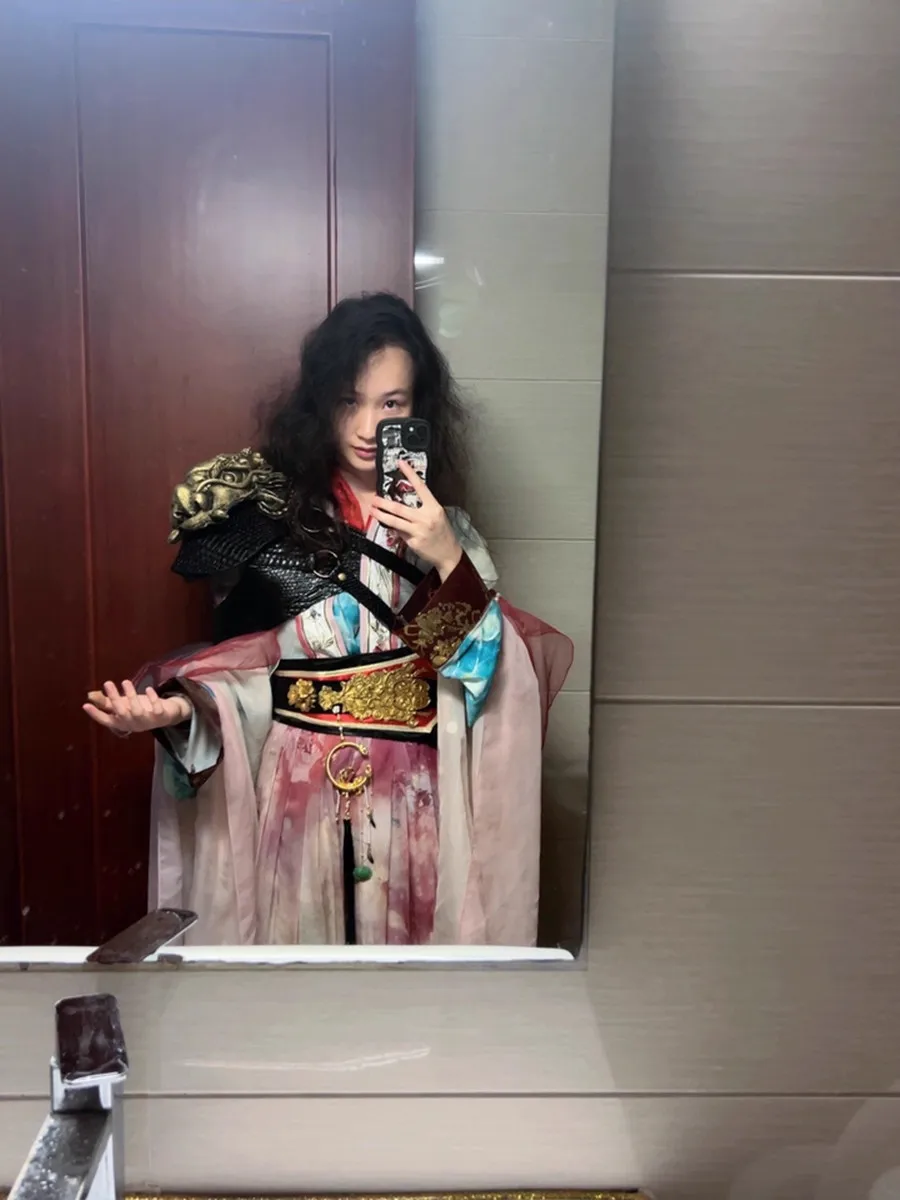 قطعة واحدة من إكسسوارات درع الكتف العتيق فارس المحارب الملابس العامة زخرفة كرنفال لوازم التصوير الفوتوغرافي الرجعية