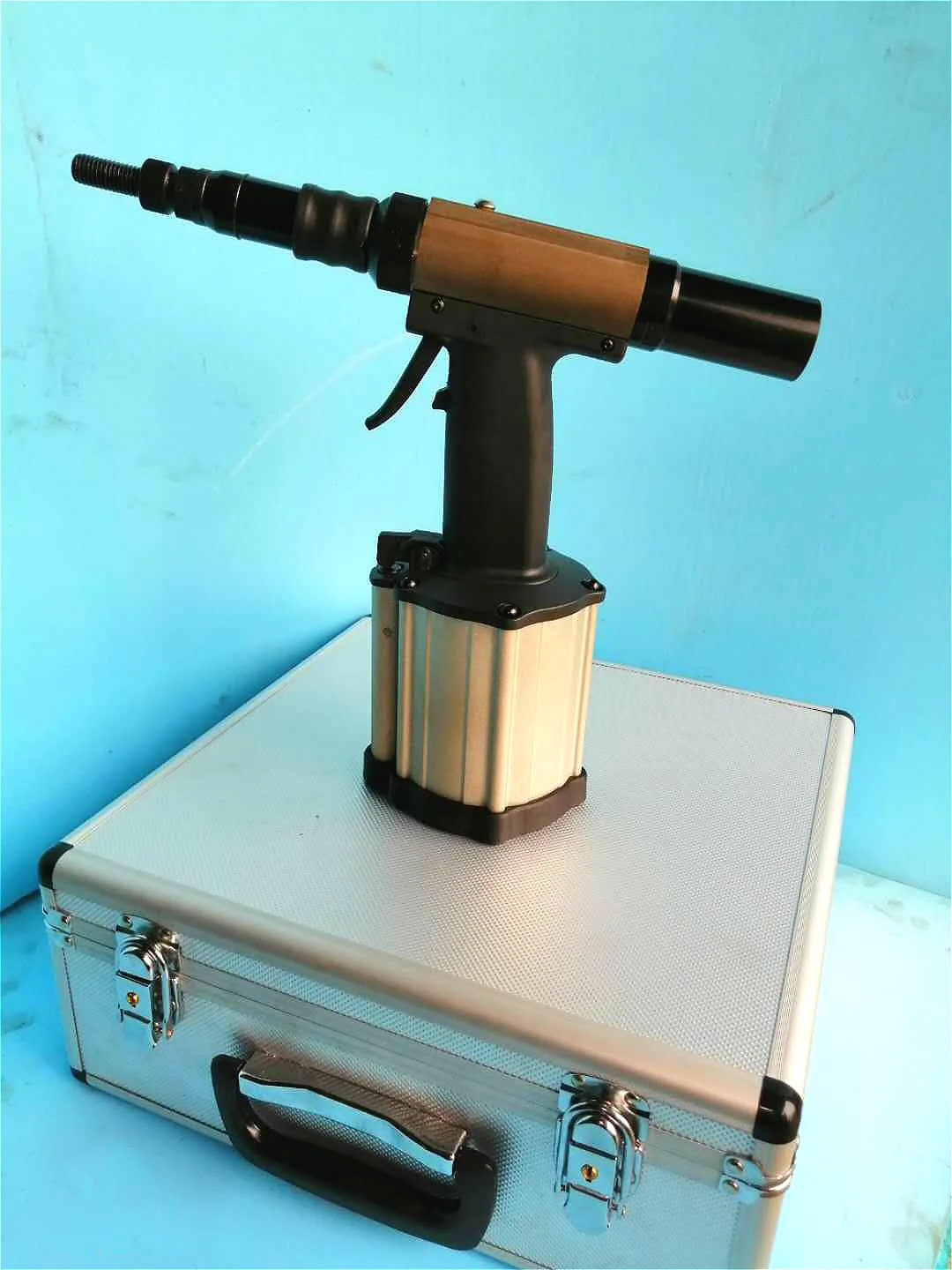 Pistolet à rivets hydro-pneumatique robuste, charge de traction 6600, traction à gâchette unique pour le réglage et la rotation avec jeu complet de nez