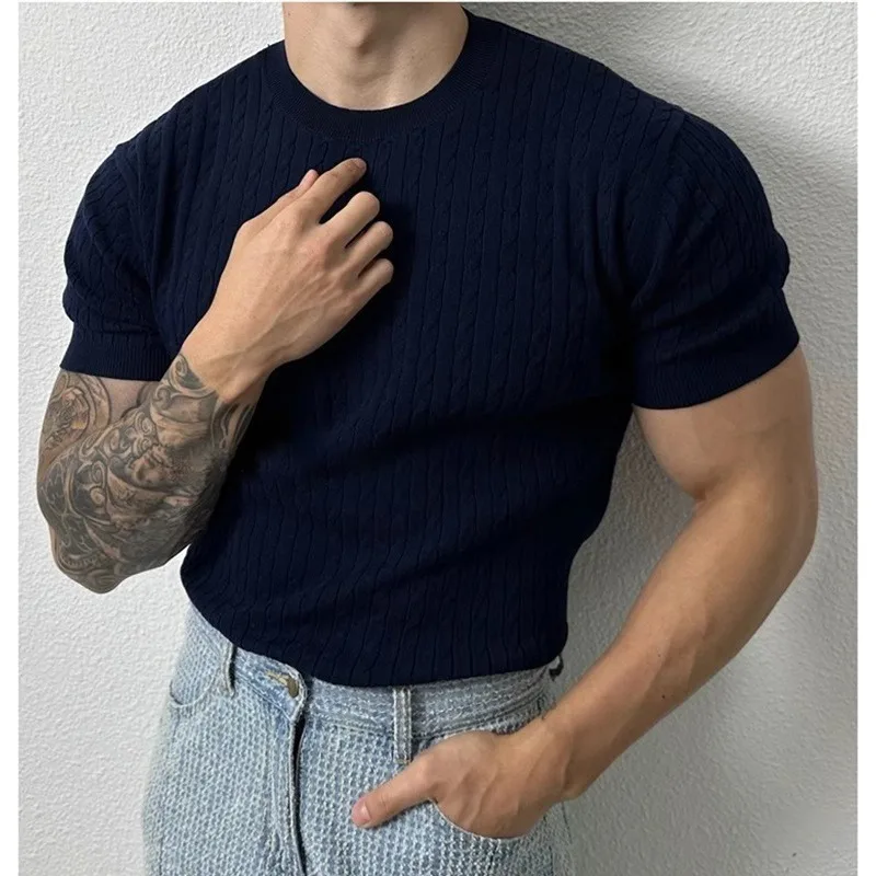 Letni cienki sweter z dzianiny z okrągłym dekoltem i krótkim rękawem Męski luźny trend Wszechstronny elastyczny T-shirt — zdjęcie 3