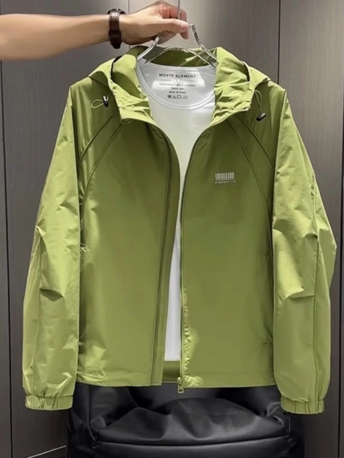 

Versatile Men's Hooded Jaet Loose Workwear Sle Faionable Spring Autumn New Arrival Polyester Long Sve Zipper Closure