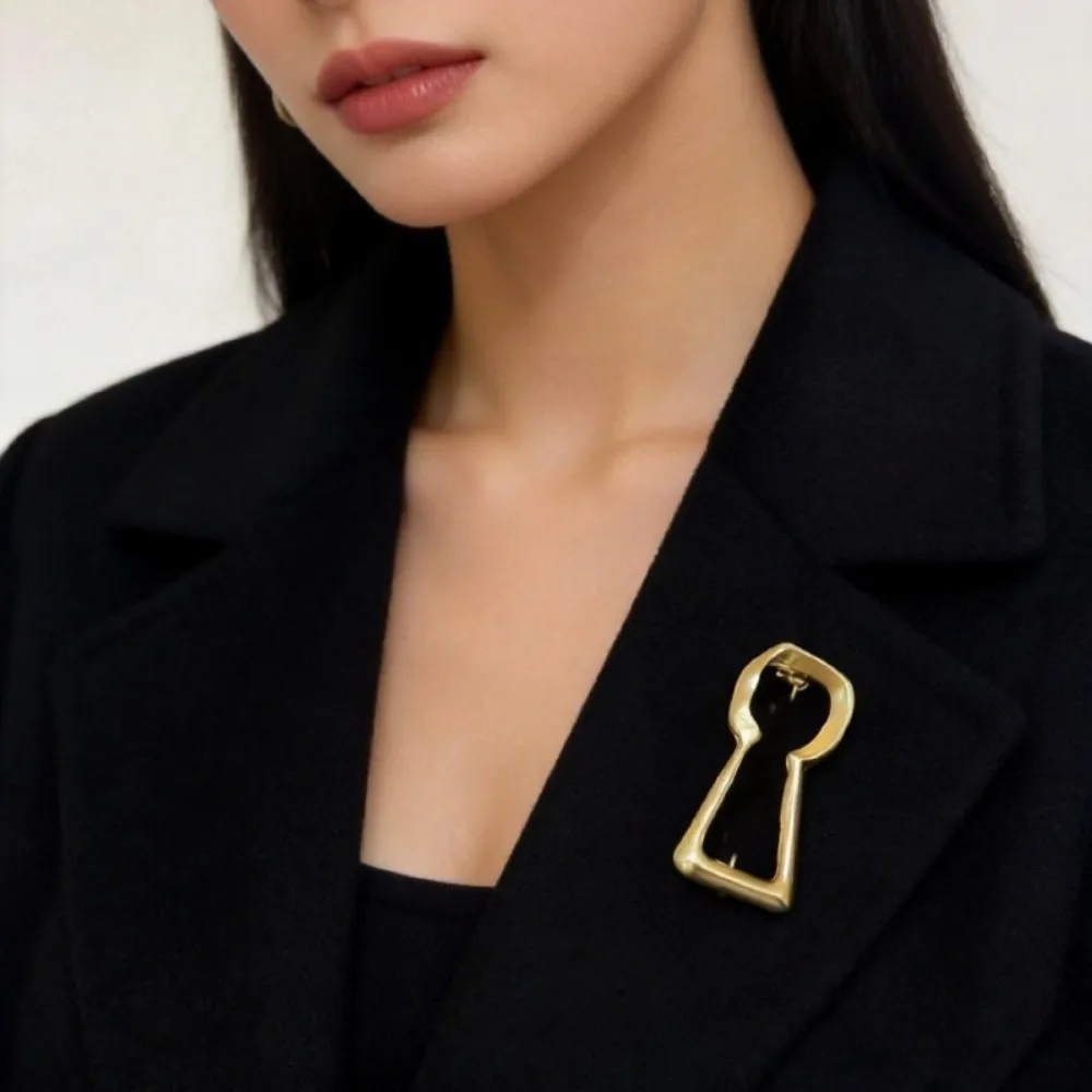 Alloy Key Shaped Brooch Lock Hole Design Minimalist Suit Coat Accessory Gold Silver Color Distressed Finish Metal Decorative Pin
