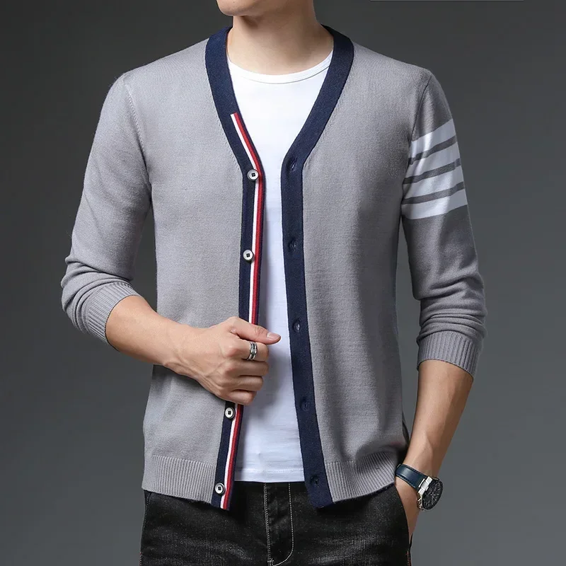 Fashion merek musim gugur musim dingin Top Cardigan pria rajut Sweater hitam Korea kasual mantel jaket pria pakaian M-4XL