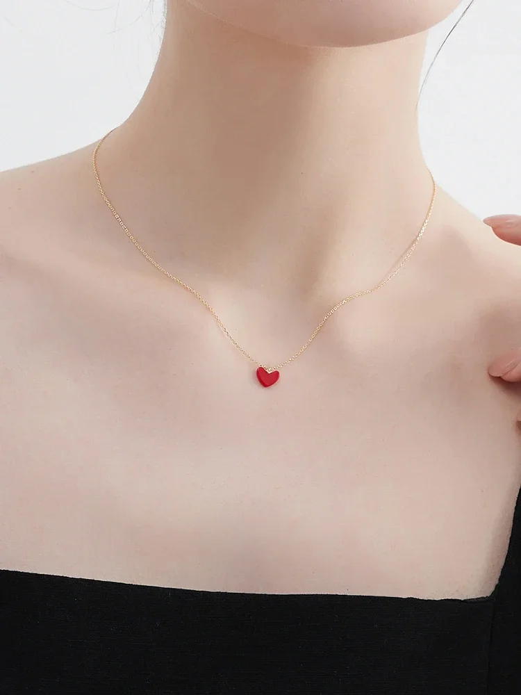 

Серебряное колье 925 пробы с красным сердечком, легкое, роскошное, элегантное, для ношения на ключицах.