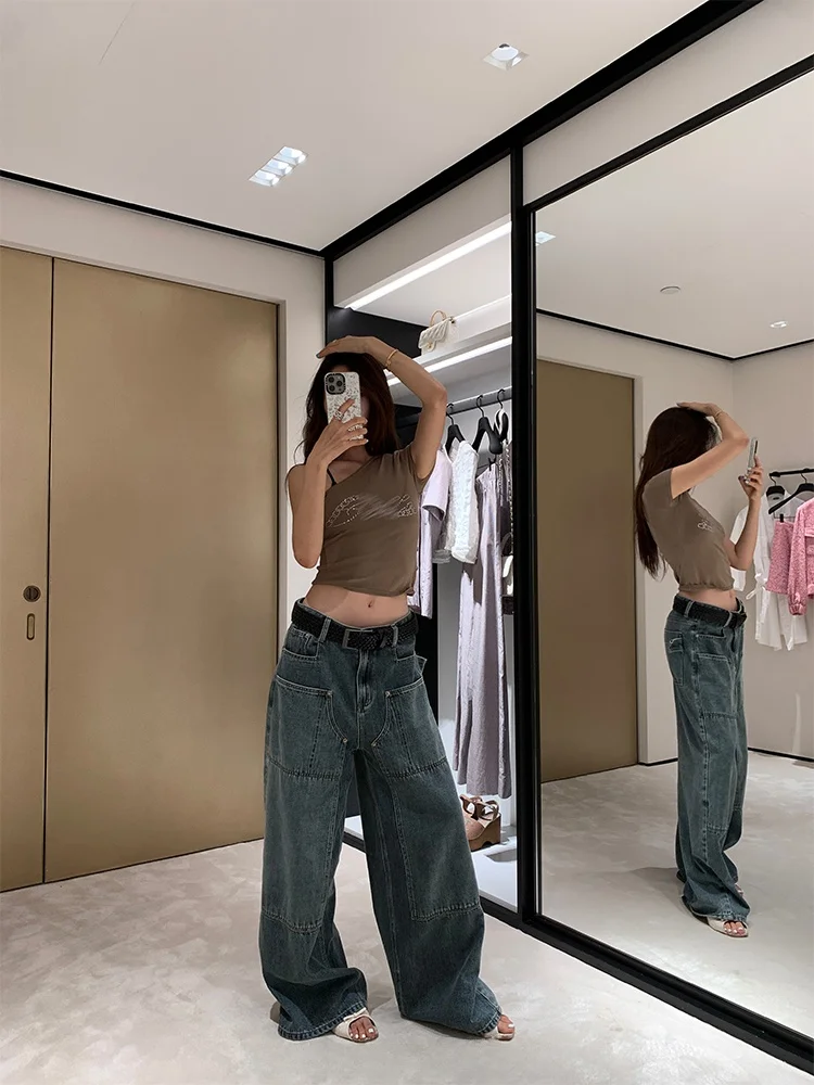 Calça Jeans Feminina de Algodão com Efeito Desgastado e Patchwork, Perna Larga, Comprimento Longo, Corte Reto, Sem Elasticidade, Cor Profunda