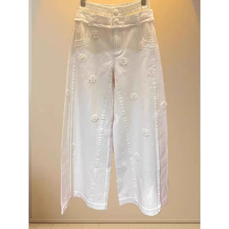 In The Autumn of 2026 Loose High-waisted Straight Three-dimensional Daisy Decoration White Denim Wide-leg Trousers for Women