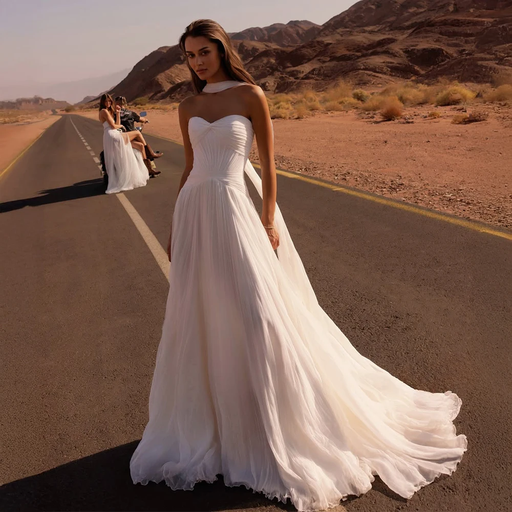 

Customized Pleated Wedding Dress With Halter Accent Soft Tulle Skirt And Romantic Train For Outdoor Bridal Wedding Celebration