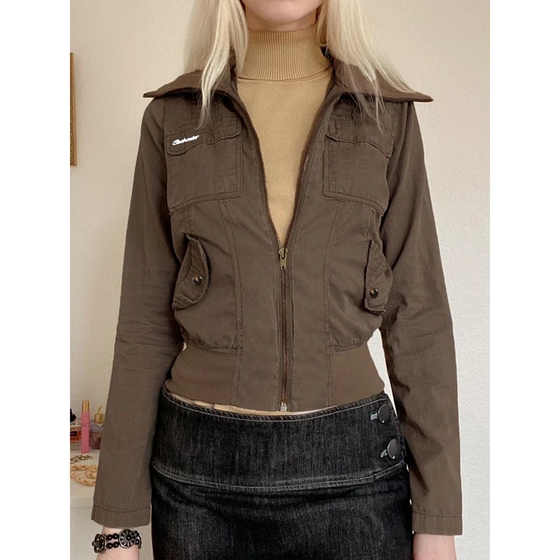 

Combhasaki Женские куртки-карго с карманом Повседневное металлическое буквенное декорирование с длинным рукавом Slim Fit на молнии Легкое укороченное пальто y2k