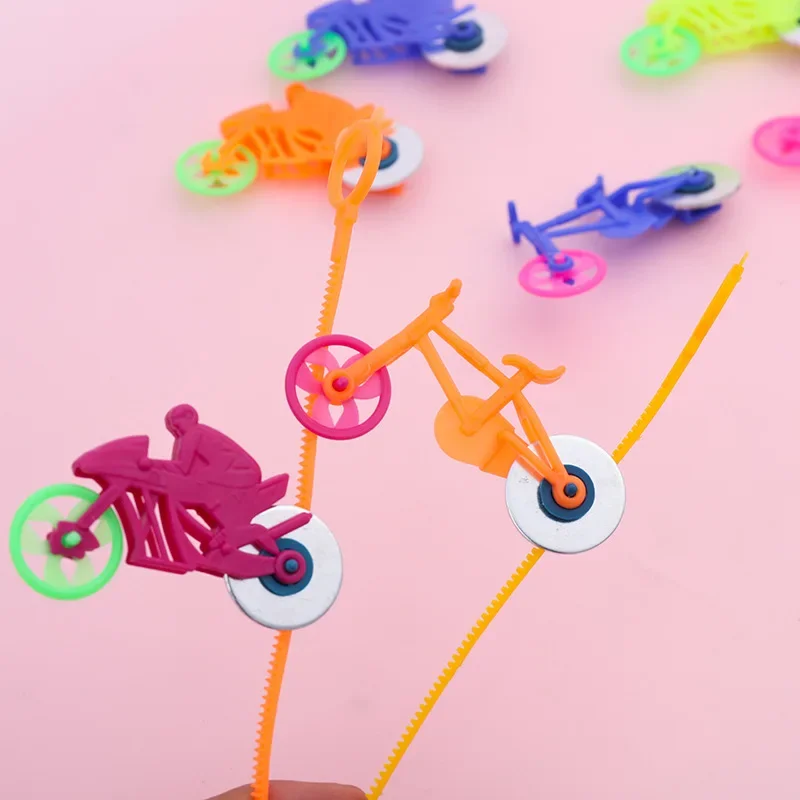 子供のためのミニプルライン自転車とオートバイの屋外ゲーム、誕生日パーティーの記念品、ピニャータフィラー、学校に戻るギフト、1個