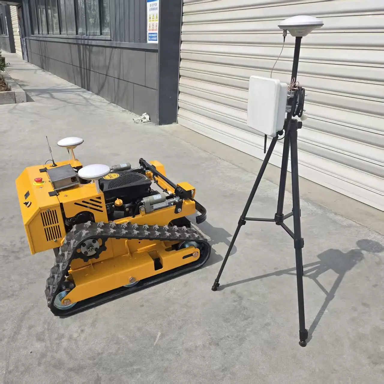 

Remote Control 500mm Lawn Mower for Household Automatic Climbing Garden Weed Remover High Efficiency Snow Customized