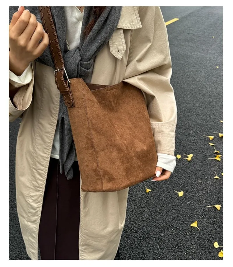 Mehrfarbige Wildleder-Schultertasche mit Verstellbarem Riemen, Lässiger Stil für Tägliches Einkaufen, Verabredungen, Pendeln und Kurzreisen – Detail 11