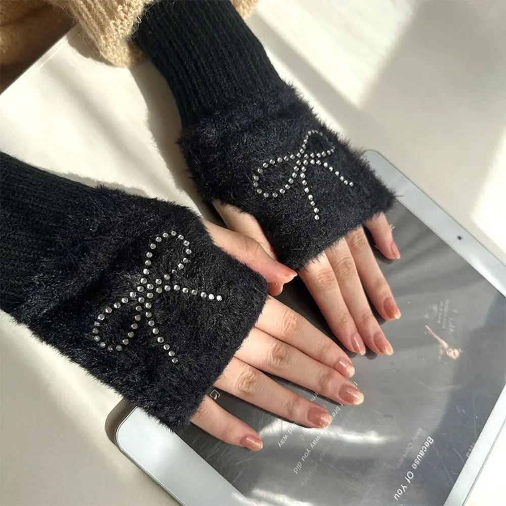 الحلو القطيفة القوس قفازات بلون الإصلاح حجر الراين قفازات محبوكة أصابع الكورية نمط نصف اصبع القفازات القيادة