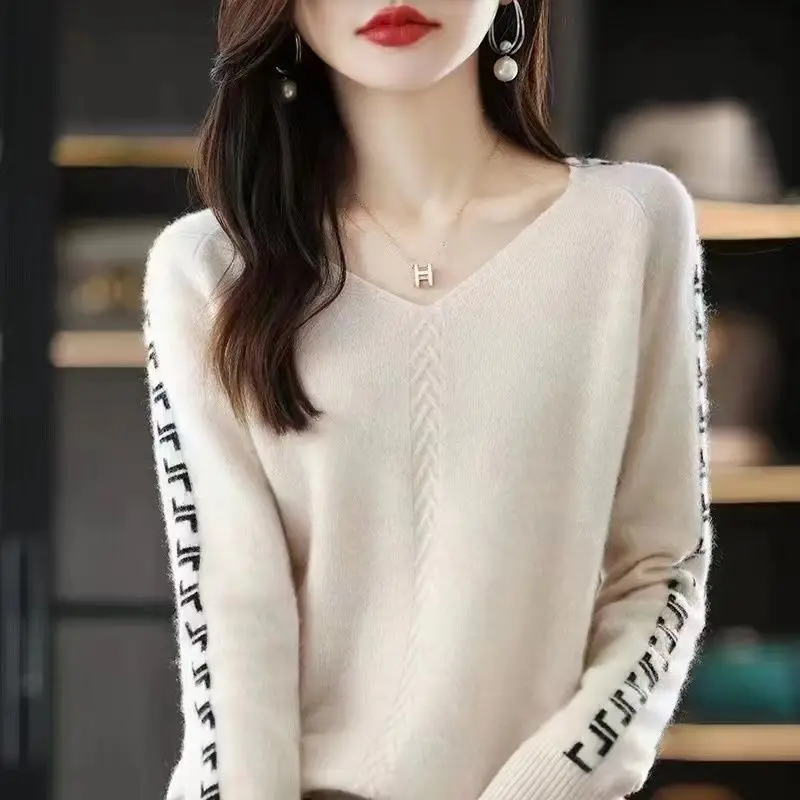 Simplicity Commute Female Solid Color Spliced Sweaters Autumn Winter Fashion Elegant V-Neck Knitted Pullovers Women\'s Clothing