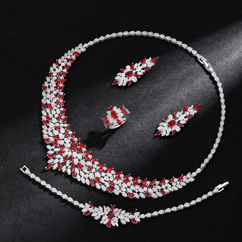 

Luxurious, versatile, sophisticated, flowing fringes, elegant zircon, luxurious and exquisite wedding and banquet ensemble