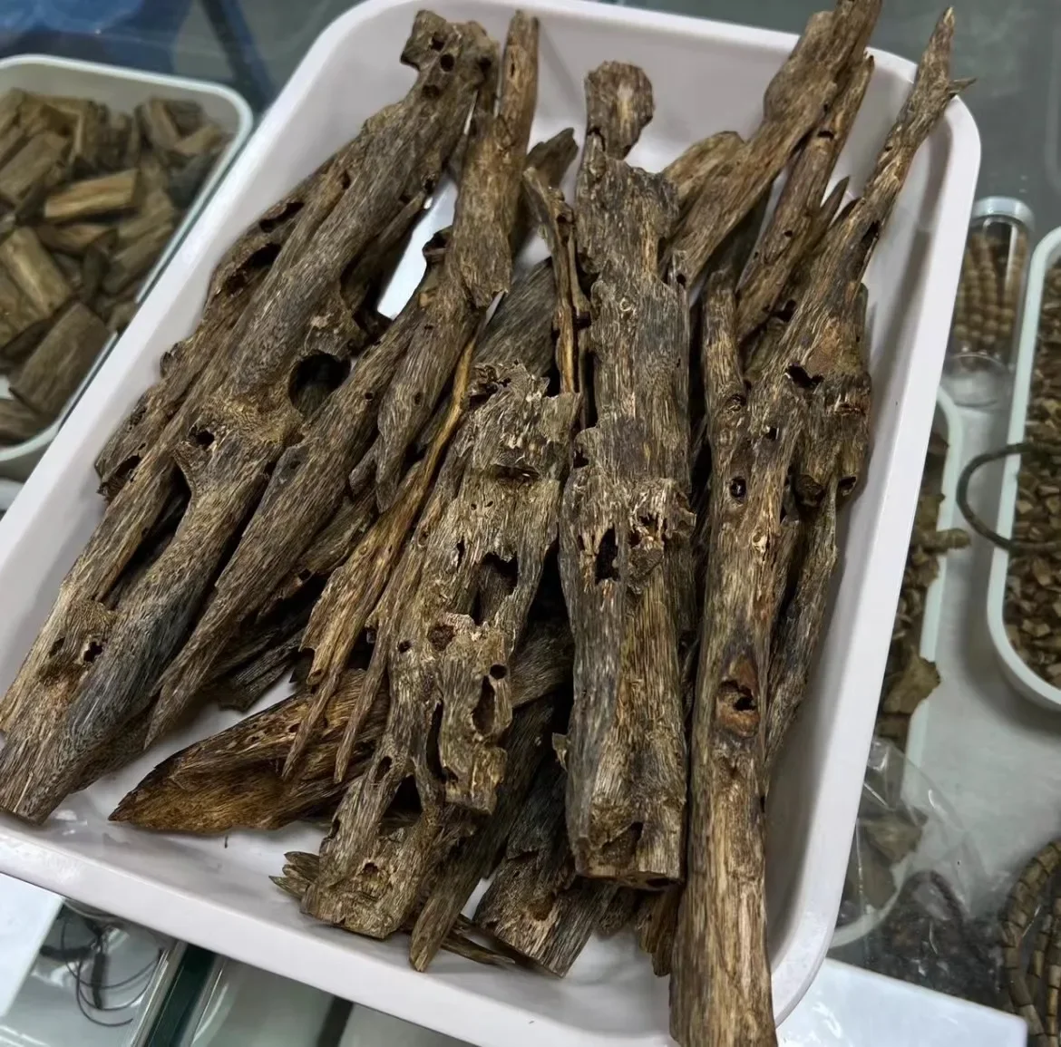 5g Natural Hainan kinan Cambodia Agarwood Worm Leakage Incense Aromatherapy Agarwood Raw Wood Block Free Shipping