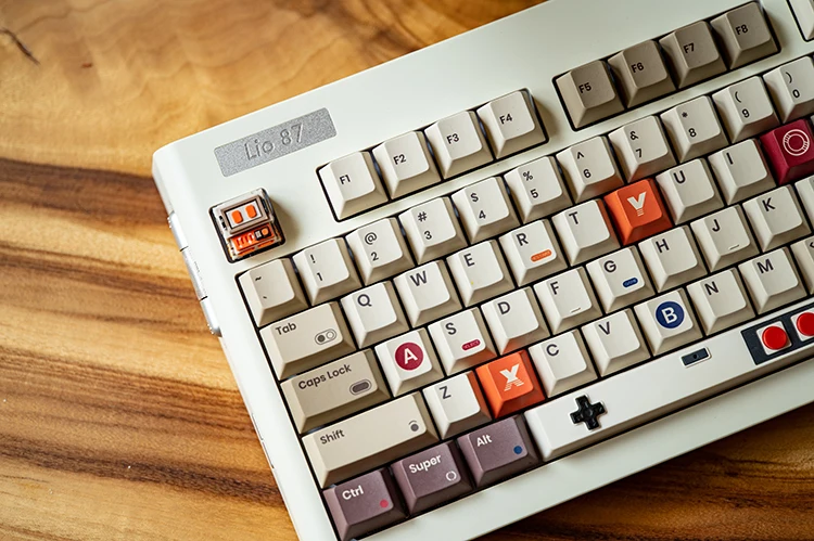 1Pcs Handmade Keycaps Resin Customized Transparent Robot Cute Retro Cross Axis Mechanical Keyboard Keycap Universal Accessories
