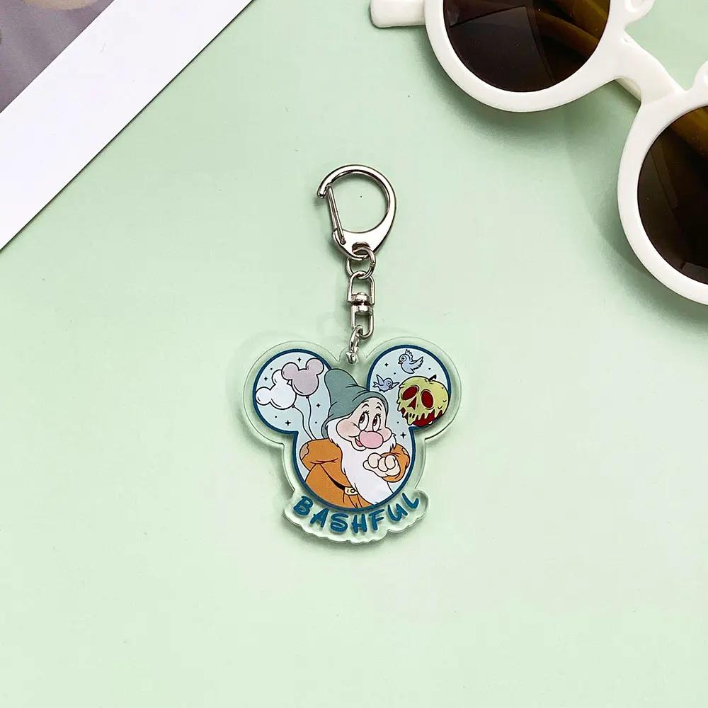 ديزني سنو وايت والأقزام السبعة سلسلة مفاتيح مصنوعة من الأكريليك كيرينغ المساعدون حقيبة كرتونية قلادة لطيف سيارة سحر الأصدقاء المشجعين هدية