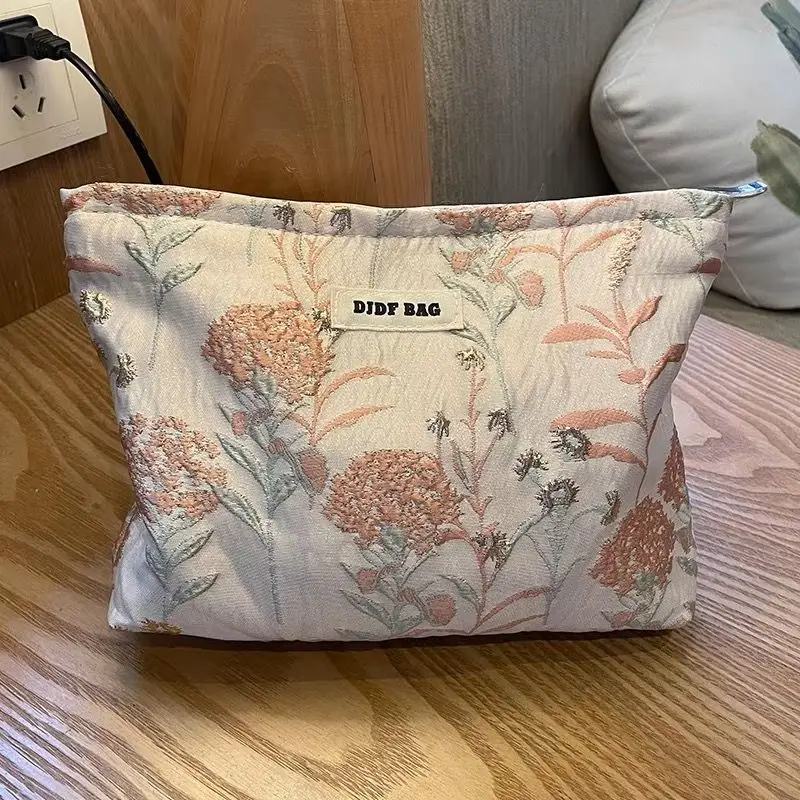 Fashion Retro Flower Makeup Bag Large Capacity Portable Makeup Brush Lipstick BB CC Cream Storage Bag Women Cosmetic Storage Bag