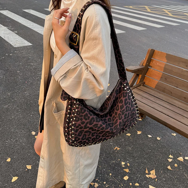 

2025 Fall Winter Leopard Print Tote Bag Spacious Shoulder Purse for Women Minimalist Crossbody Tote Fashion Versatile Sling Bag