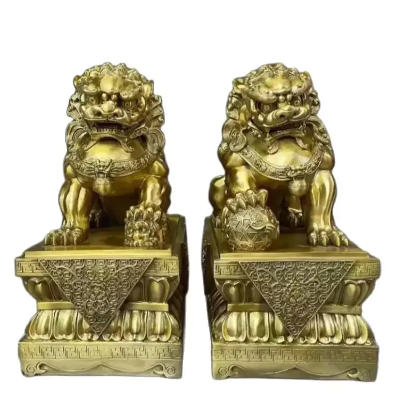 Brass Beijing Palace Gate Lion with Base Metal Decorative Crafts