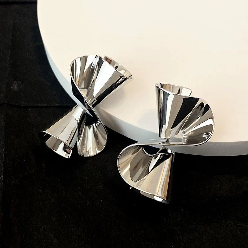 Vintage Irregular Spiral Twisted Clip on Earrings for Women Fashion Simple Design Geometric Earrings Party Jewelry Gifts 2024