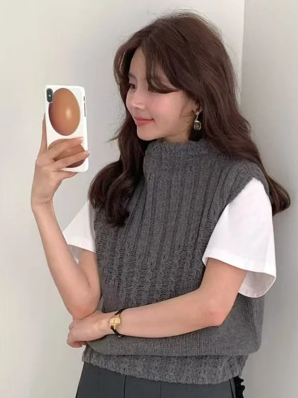 سترة نسائية محبوكة عصرية لخريف 2025 سترة لون الحليب الناعم طبقات من الدانتيل نمط Svel #3