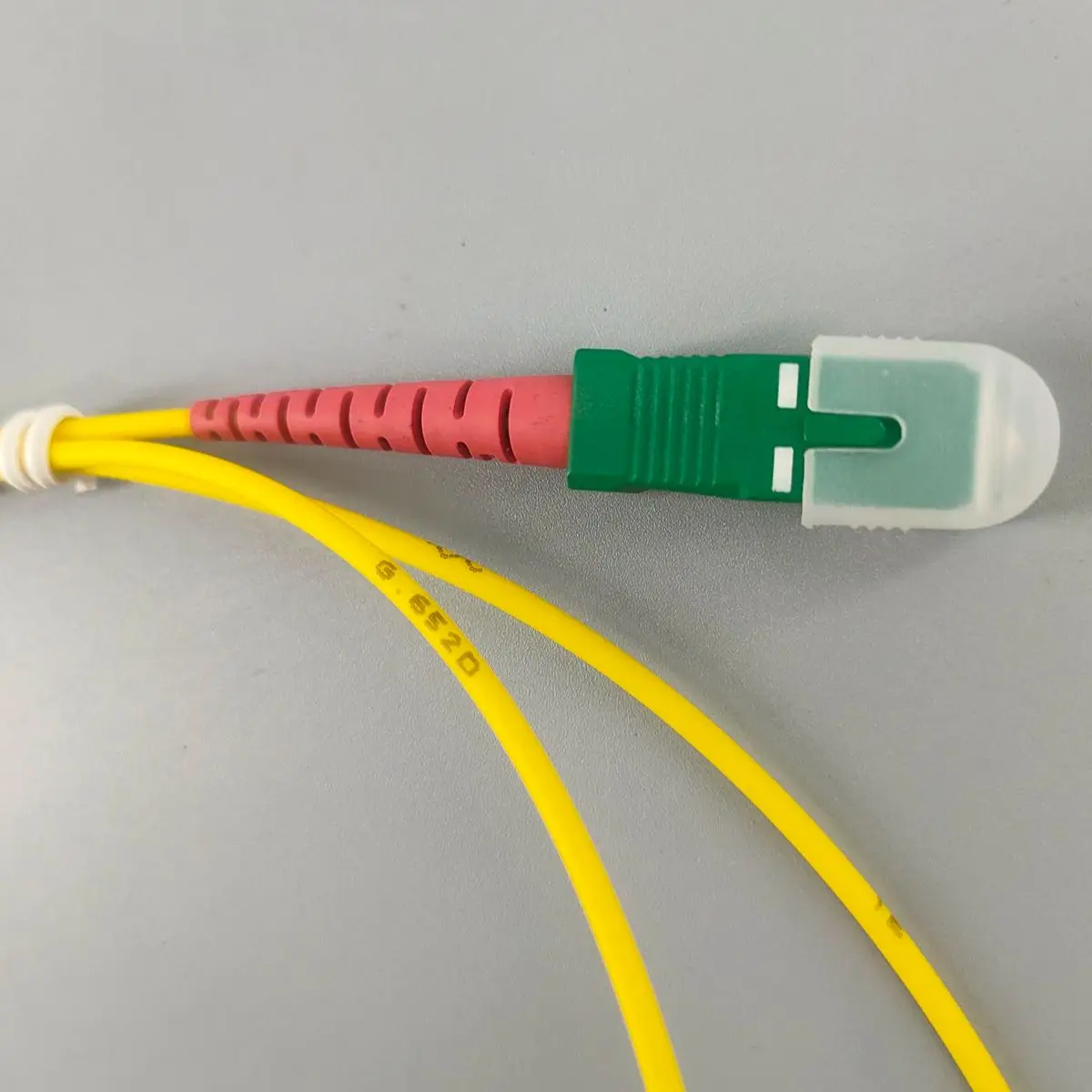 كابل الألياف الضوئية SC/APC إلى SC/APC وضع واحد 1 متر 2.0 مللي متر LSZH بيند غير حساس FTTH داخلي جودة عالية