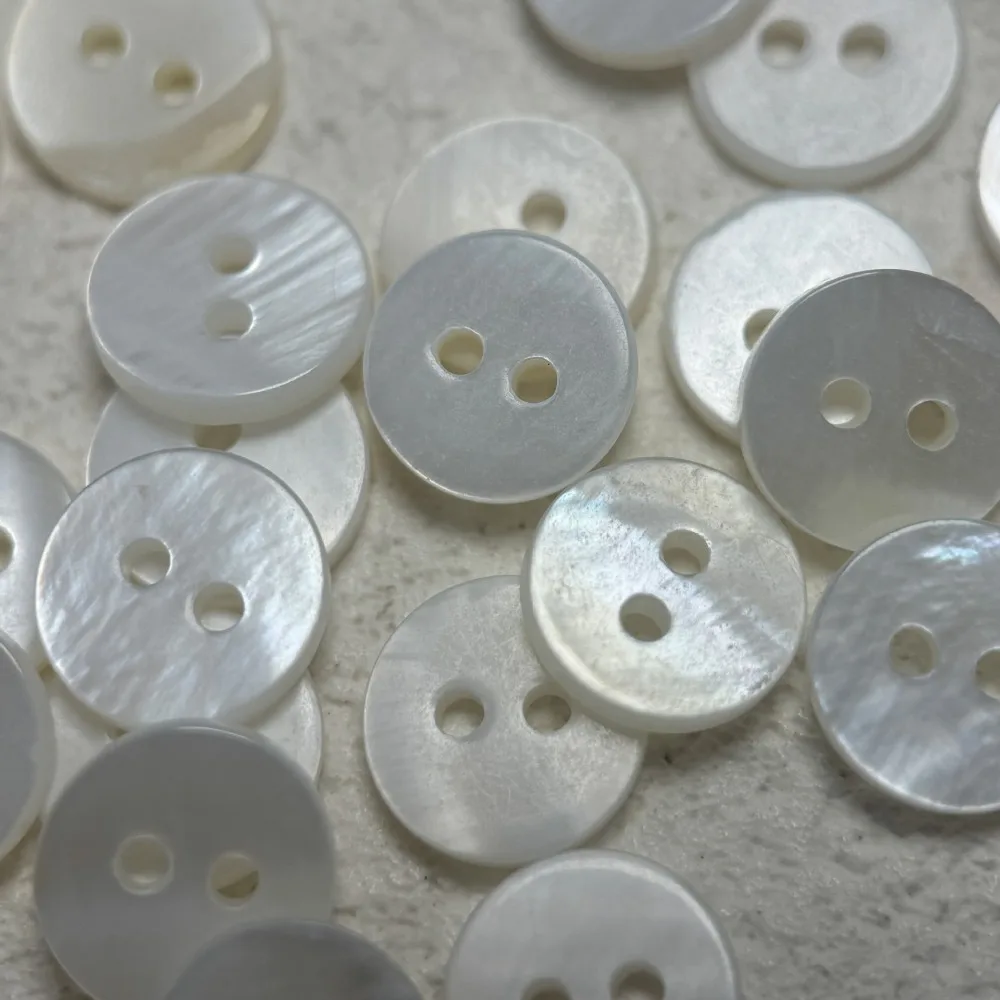 10pcs Simple Shell Buttons White Natural Shall 10mm Small 2-hole Round Buttons for Clothing
