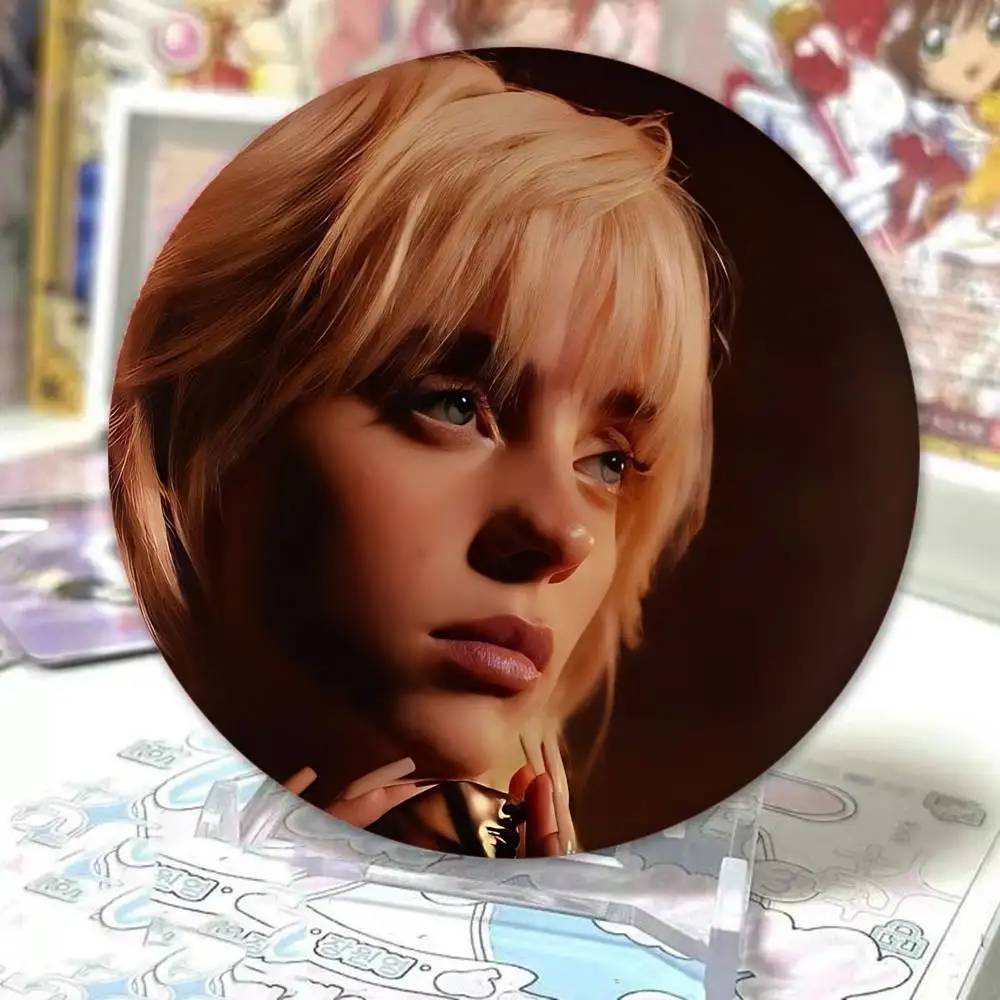 شارات المغني بيلي إيليش دبابيس كرتونية دبابيس مصنوعة يدويًا لحقيبة الظهر وإكسسوارات المجوهرات شارة الهدايا